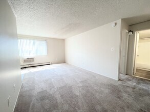 Westchester Towers in Wayne, MI - Foto de edificio - Building Photo