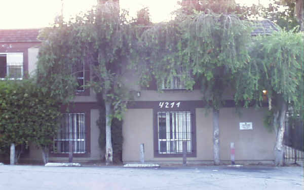 4211 Altadena Ave in San Diego, CA - Foto de edificio - Building Photo