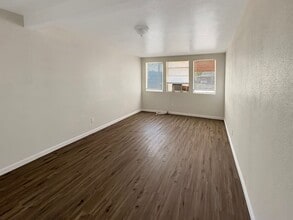 1004 W MacKenzie Dr in Hobbs, NM - Building Photo - Building Photo