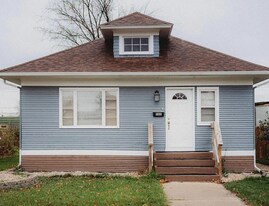 505 3rd Ave NE in Jamestown, ND - Building Photo