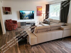 10626 N 41st St in Phoenix, AZ - Building Photo - Building Photo