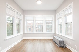 1454 W Winnemac Ave in Chicago, IL - Foto de edificio - Building Photo