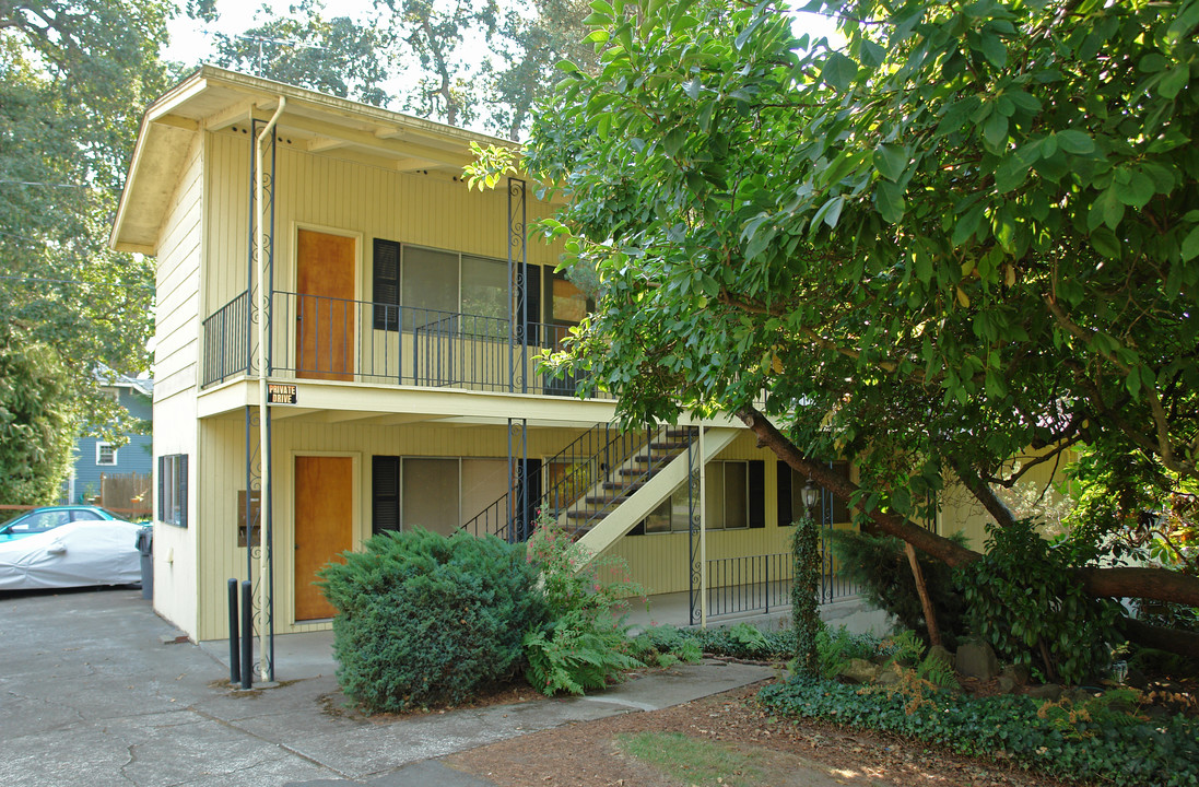 714-720 Capitol St NE in Salem, OR - Building Photo