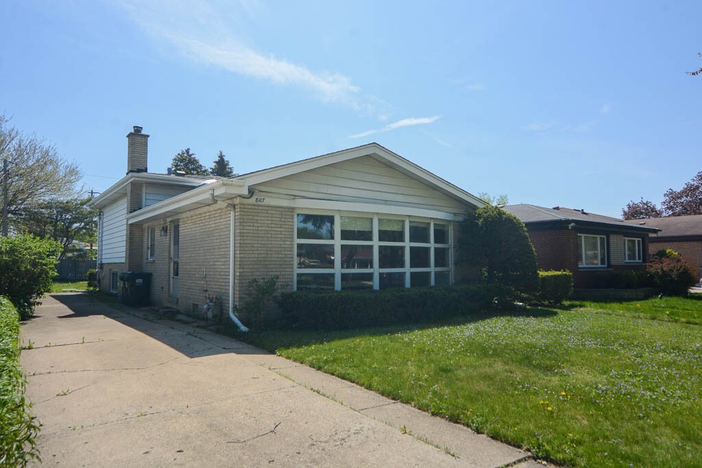 8117 Central Ave in Morton Grove, IL - Building Photo