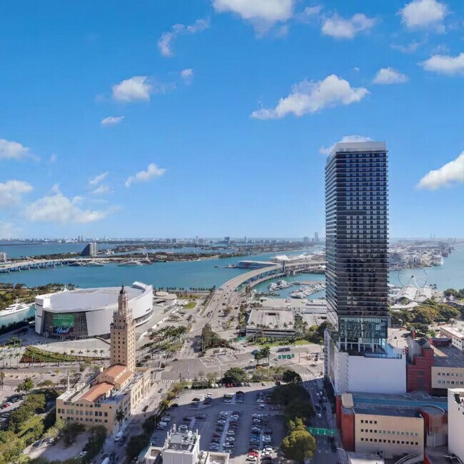 115 NE 5th St in Miami, FL - Building Photo - Building Photo