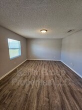 1041 N Brunnell Pkwy in Lakeland, FL - Building Photo - Building Photo