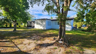 610 NW 38th Ct in Pompano Beach, FL - Building Photo - Building Photo