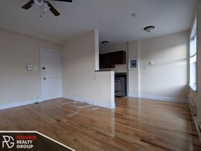 818 W Diversey Pky, Unit O in Chicago, IL - Foto de edificio - Building Photo