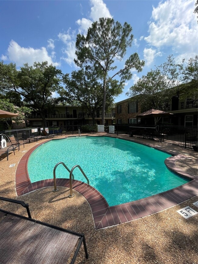 3224 Timmons Ln in Houston, TX - Building Photo - Building Photo