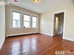 25 Claymoss Rd, Unit 1 in Boston, MA - Foto de edificio - Building Photo