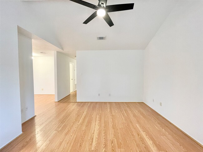 property at 6 Lea Oak Ct