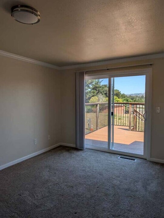 160 Highland Ave in Penngrove, CA - Building Photo