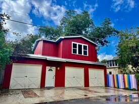803 W Hopkins St in San Marcos, TX - Building Photo