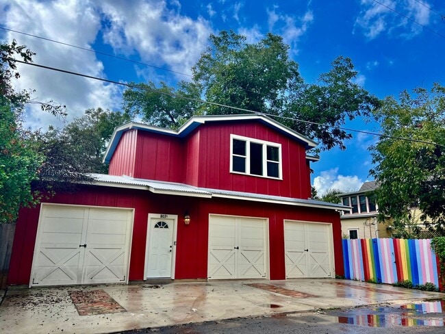 803 W Hopkins St