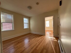 275 Beacon St, Unit 275 Beacon St in Somerville, MA - Foto de edificio - Building Photo