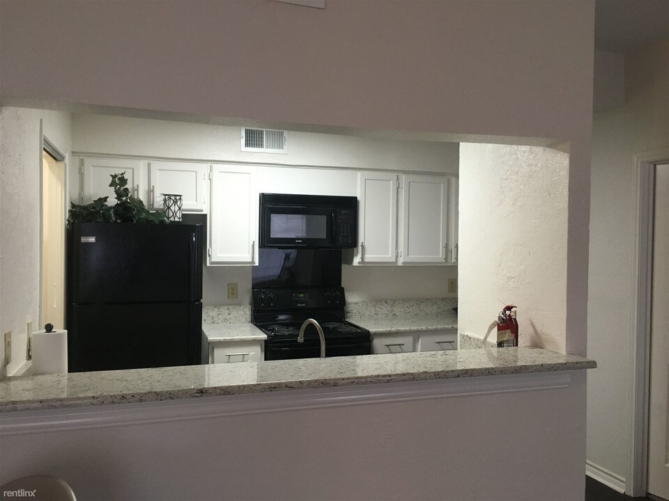 6760 Eastridge Dr in Dallas, TX - Building Photo