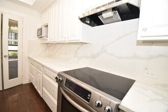 5110 San Felipe St in Houston, TX - Foto de edificio - Building Photo