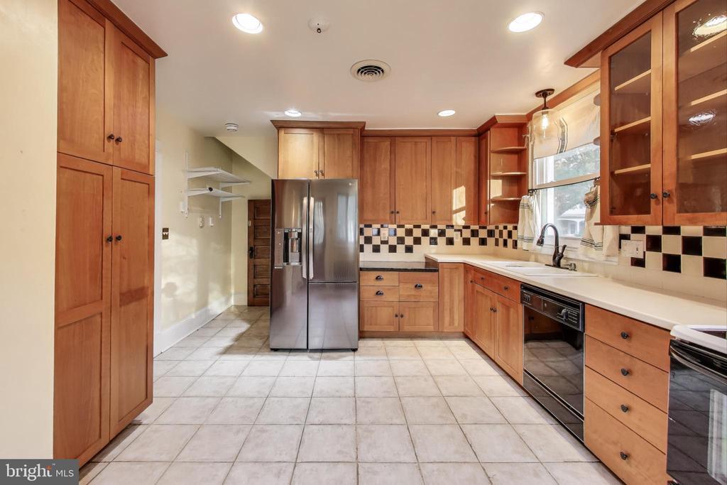 19 Maryland Ave in Gaithersburg, MD - Building Photo