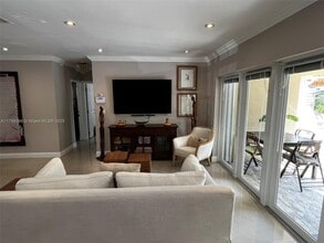 6810 SW 51st St in Miami, FL - Building Photo - Building Photo
