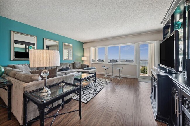 328 N Ocean Blvd, Unit 1007 in Pompano Beach, FL - Building Photo - Building Photo