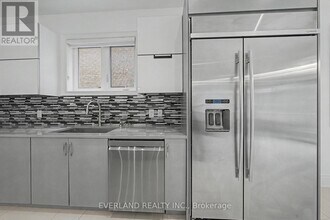 40 Marbrook St in Richmond Hill, ON - Building Photo - Building Photo