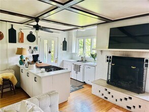 72 Ayrault St in Newport, RI - Building Photo - Building Photo
