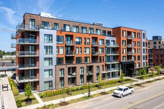 Aura in St. Laurent, QC - Building Photo - Building Photo