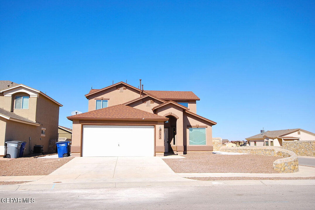 7073 Copper Canyon Drive in El Paso, TX - Building Photo