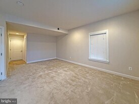 44707 Plympton Square in Ashburn, VA - Building Photo