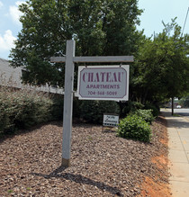 Chateau Apartments in Charlotte, NC - Building Photo - Building Photo