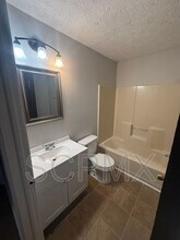 5914 Amberly Ln in Charlotte, NC - Building Photo - Building Photo