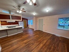 1341 F St in Independence, OR - Building Photo - Building Photo