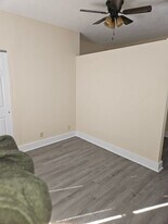 327 Stanley Ave in Cincinnati, OH - Building Photo