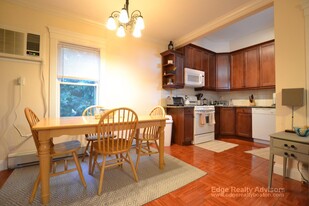 7 Delaware Pl, Unit 3 in Boston, MA - Building Photo