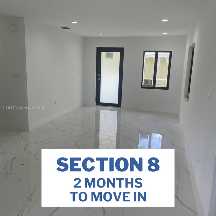 210 SW 3rd St in Florida City, FL - Building Photo