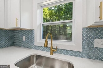 Room in House on Diana Dr SW in Atlanta, GA - Foto de edificio - Building Photo