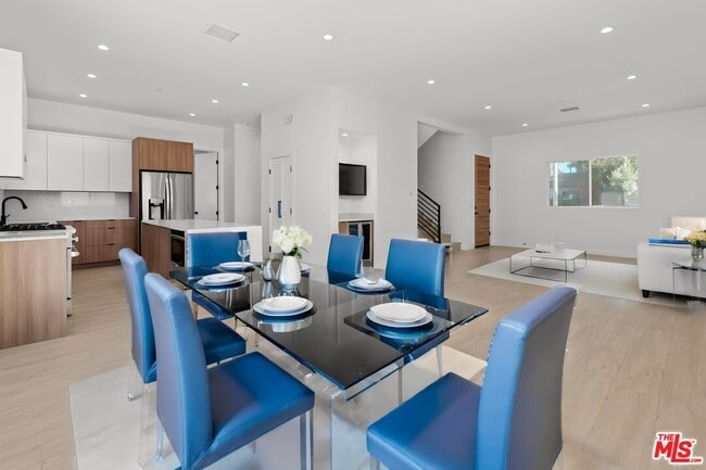 15214 W Holyland Dr in Los Angeles, CA - Building Photo - Building Photo