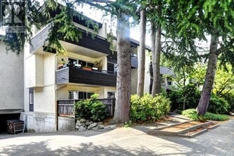 1420 E 8th Ave in Vancouver, BC - Building Photo - Building Photo