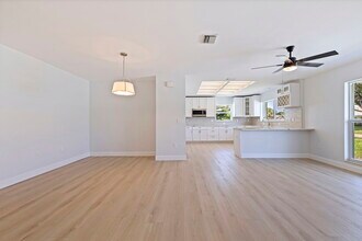 934 41st Ave NE in St. Petersburg, FL - Building Photo - Building Photo