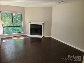4811 Spring Lake Dr, Unit E in Charlotte, NC - Building Photo - Building Photo