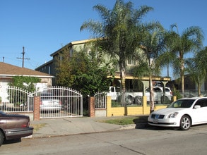 6743 Troost Ave in North Hollywood, CA - Building Photo - Building Photo