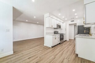 Embassy Terrace in North Hollywood, CA - Building Photo