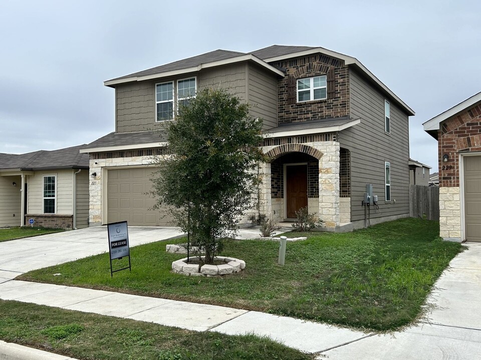 225 Texas Thistle in New Braunfels, TX - Building Photo