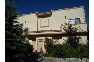 6710 Balboa Blvd in Van Nuys, CA - Building Photo - Building Photo