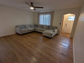 455 NE Clay Ave in Bend, OR - Building Photo - Building Photo