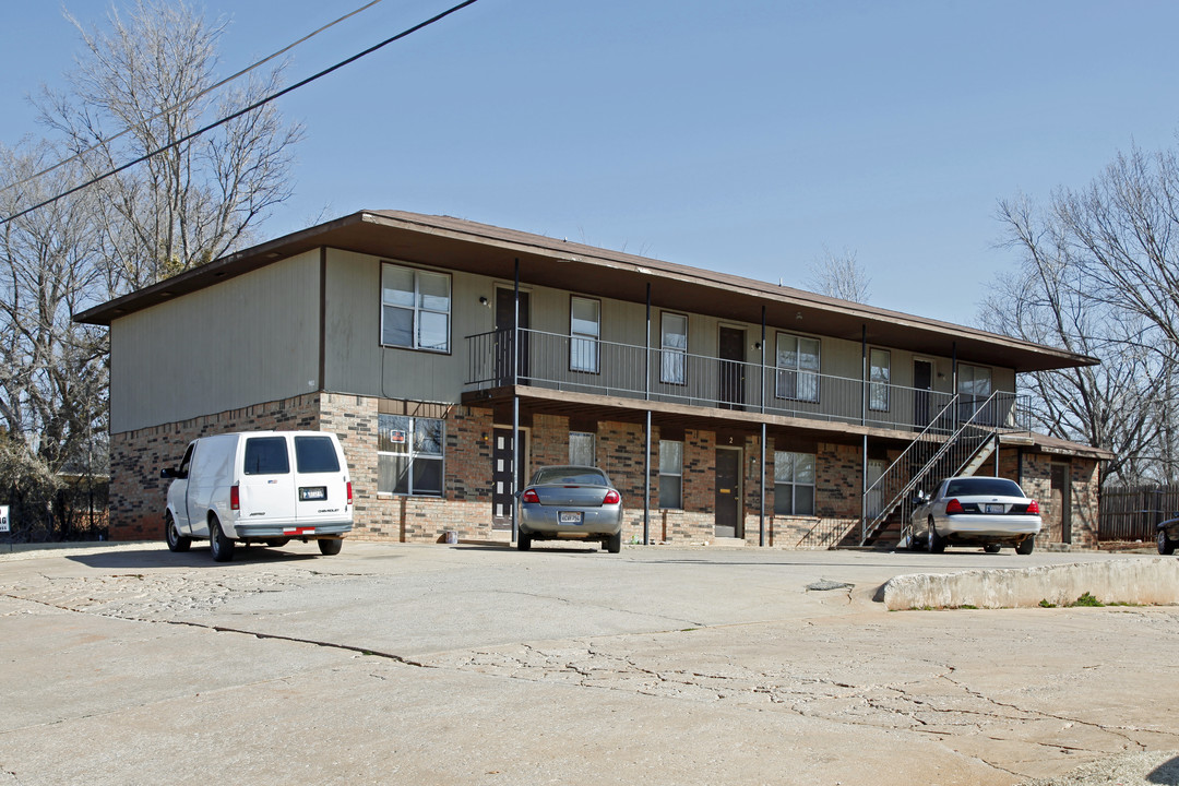 822-902 N Pine St in Guthrie, OK - Building Photo