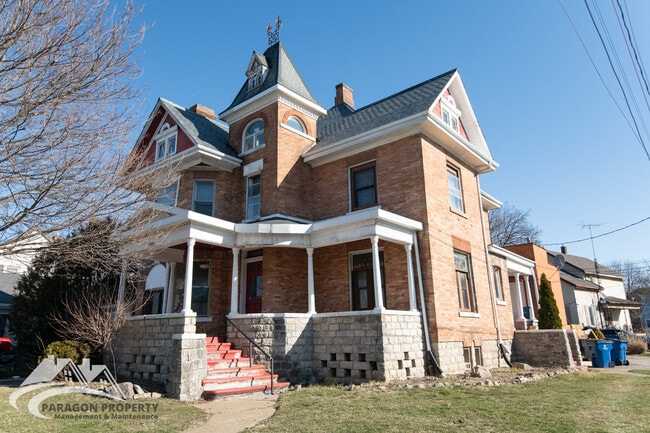 265 Queen St in Chatham, ON - Building Photo - Building Photo
