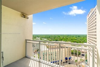 9055 SW 73rd Ct in Miami, FL - Building Photo - Building Photo