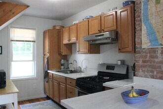 348 Warburton Ave, Unit 2 in Hastings On Hudson, NY - Building Photo - Building Photo