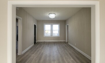 7507 Oxford Dr, Unit 3rd floor in Clayton, MO - Building Photo - Building Photo